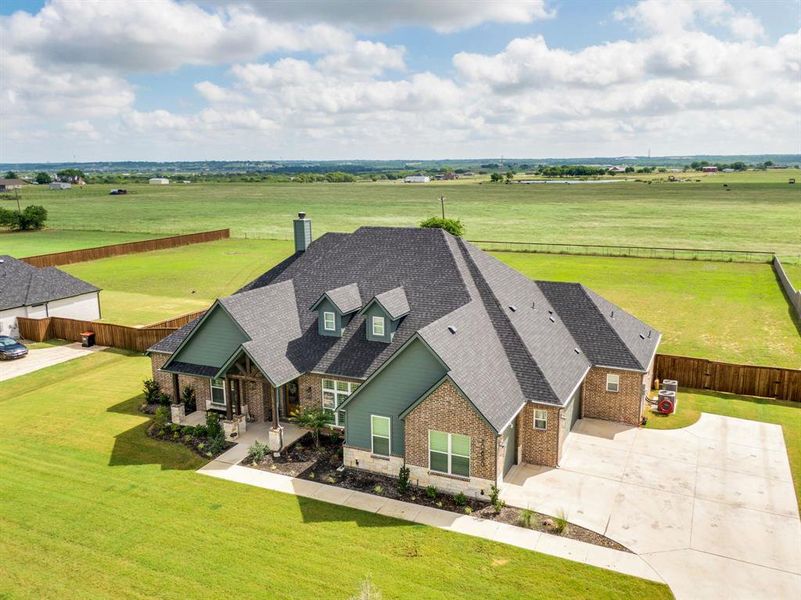 Oversized swing 3 car garage with ample parking!