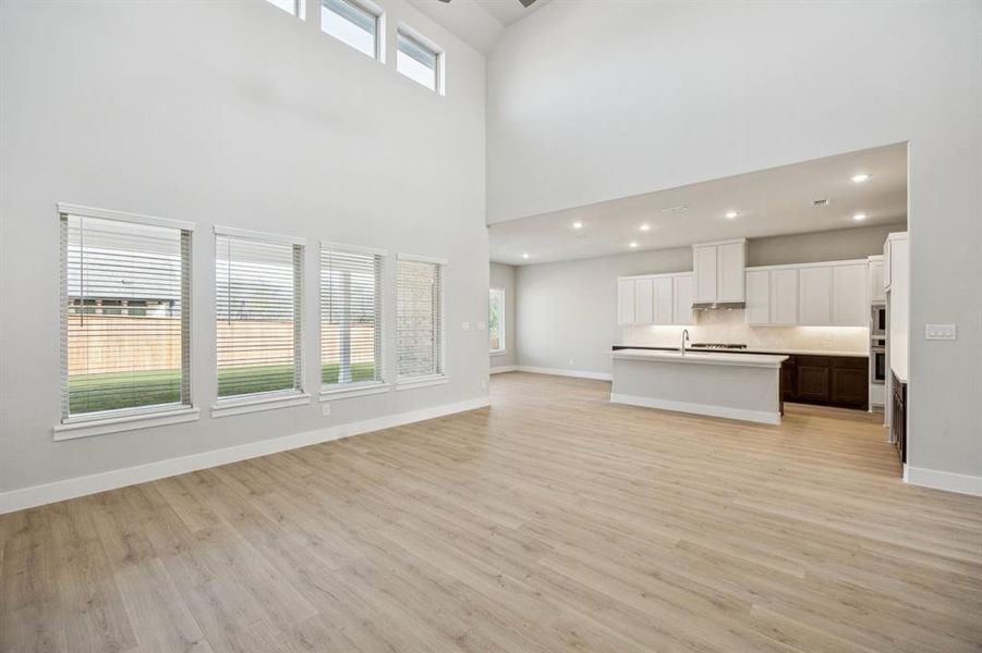 Spacious, unfurnished interior of a new home in Dove Hollow, Waxahachie (Image 22). Spacious, unfurnished interior of a new home in Dove Hollow, Waxahachie (Image 22).