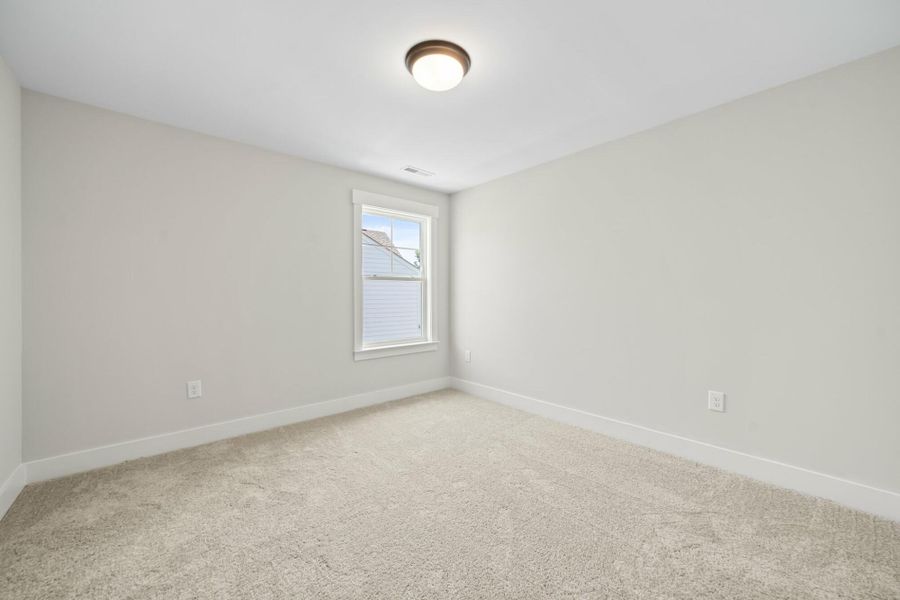 Spacious, unfurnished interior of a new home in Harbor Crossing, Greensboro (Image 20).