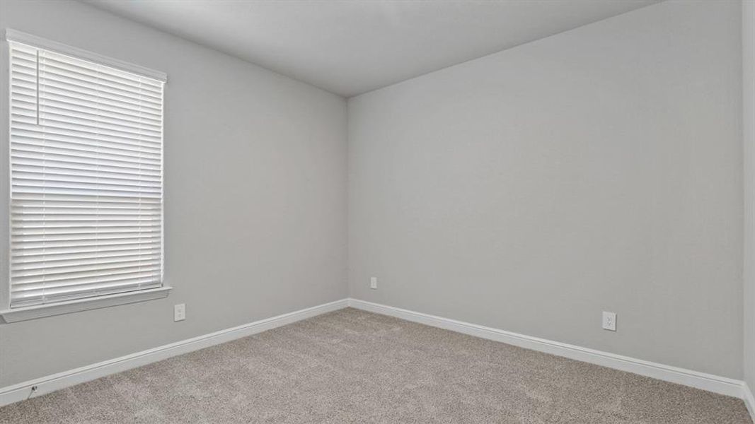 Spacious, unfurnished interior of a new home in Trails of Elizabeth Creek, Fort Worth (Image 30).