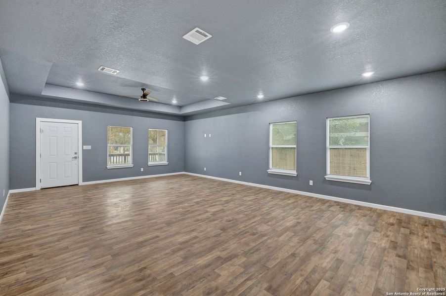 Spacious, unfurnished interior of a new home in , San Antonio (Image 23).