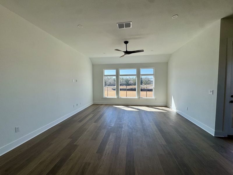 Spacious, unfurnished interior of a new home in Persimmon, Buda (Image 7). Spacious, unfurnished interior of a new home in Persimmon, Buda (Image 7).