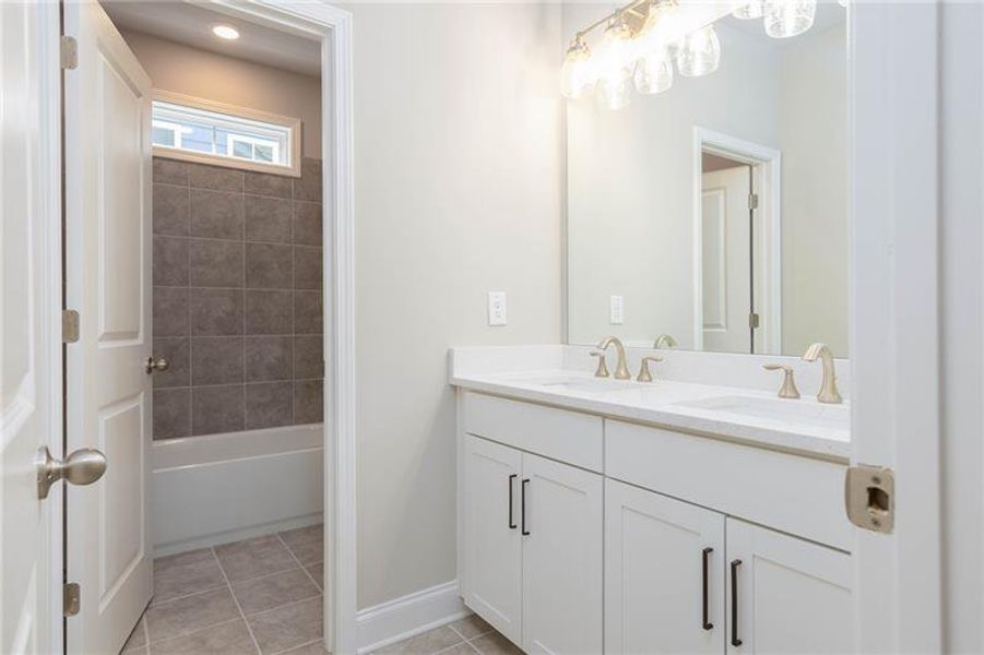 Furnished interior view inside a new home in Livingstone Park, Kennesaw (Image 8).