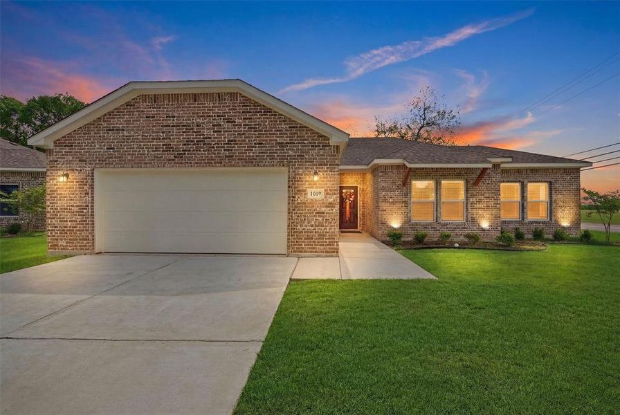 Front exterior of a new home in , Sherman, TX, highlighting curb appeal (Image 1). Front exterior of a new home in , Sherman, TX, highlighting curb appeal (Image 1).