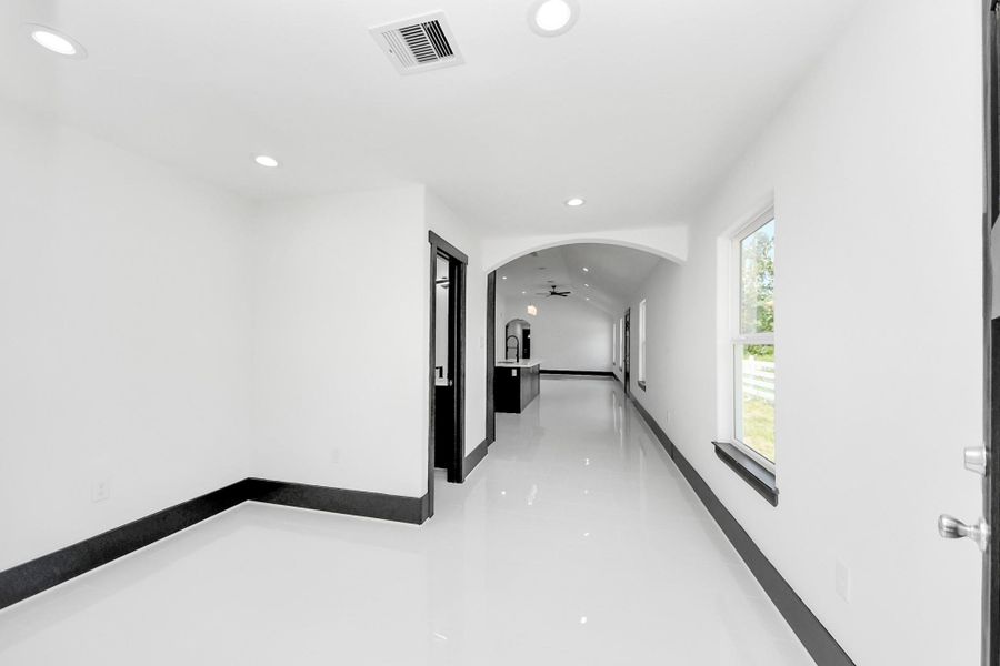 Spacious, unfurnished interior of a new home in , Splendora (Image 30).