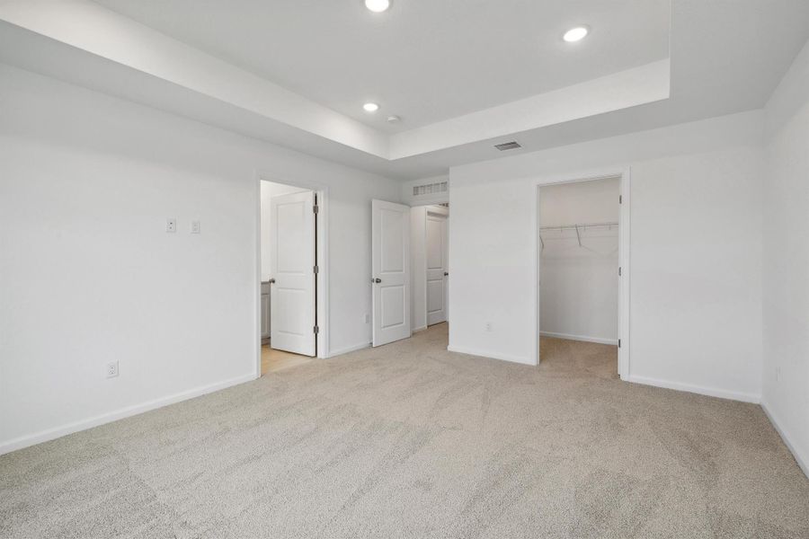 Spacious, unfurnished interior of a new home in , Stuart (Image 12).