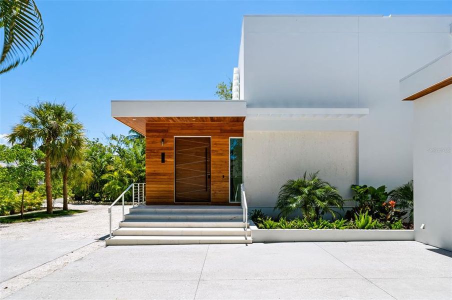 Exterior details and patio area of a home in , Sarasota (Image 43).