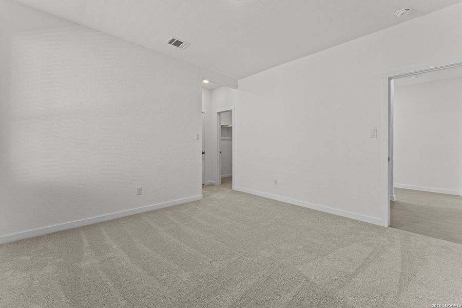 Spacious, unfurnished interior of a new home in Voss Farms, New Braunfels (Image 19).