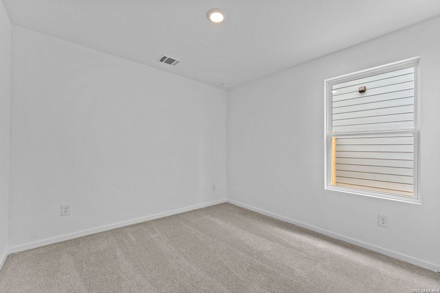 Spacious, unfurnished interior of a new home in Spring Grove, St. Hedwig (Image 15).