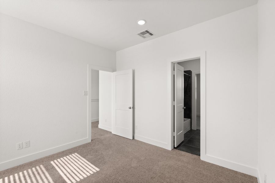 Spacious, unfurnished interior of a new home in Meridiana, Manvel (Image 31).