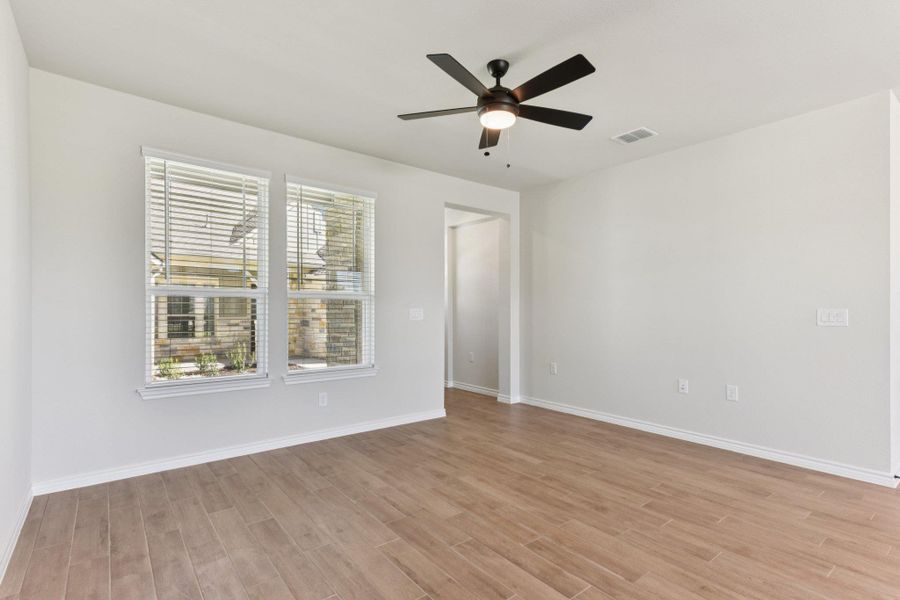 Unfurnished room featuring light wood-style flooring and a ceiling fan