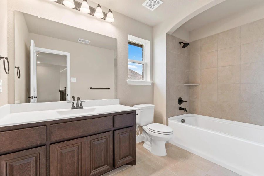 Bathroom 2 | Concept 2795 at Redden Farms - Classic Series in Midlothian, TX by Landsea Homes