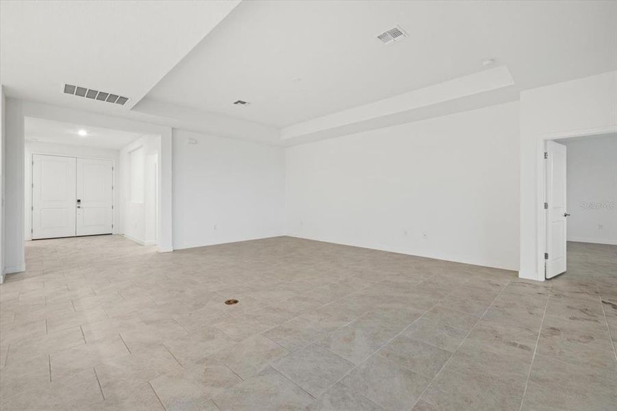 Spacious, unfurnished interior of a new home in Rye Ranch, Parrish (Image 51).