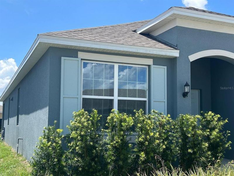 Exterior details and patio area of a home in Cypress Park Estates, Haines City (Image 3).
