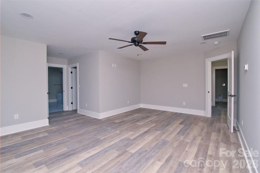 Spacious, unfurnished interior of a new home in , Charlotte (Image 31).