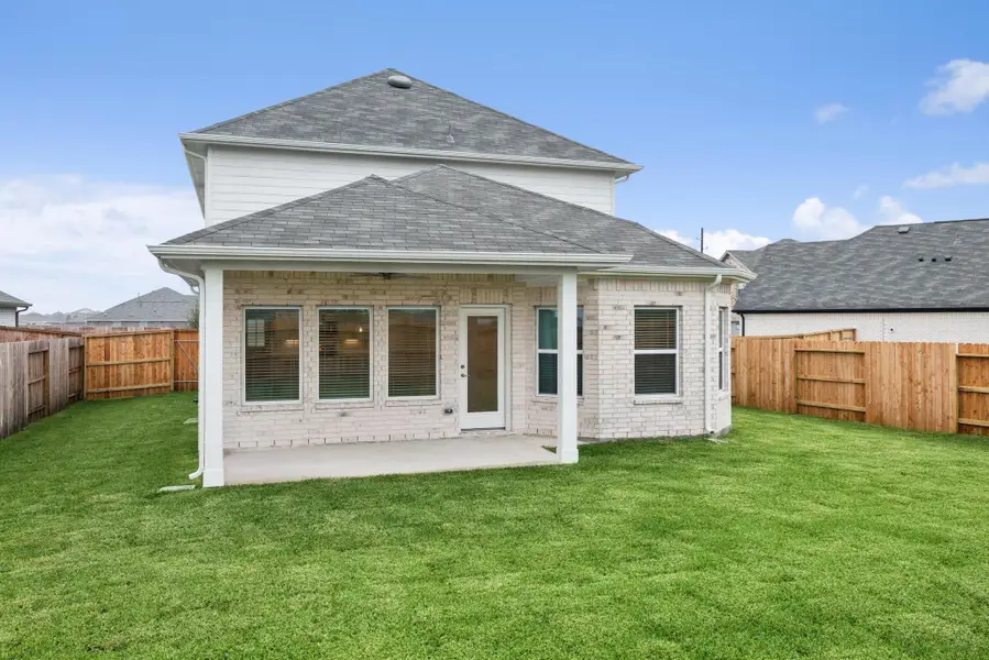 Exterior details and patio area of a home in Miller's Pond, Rosenberg (Image 4).