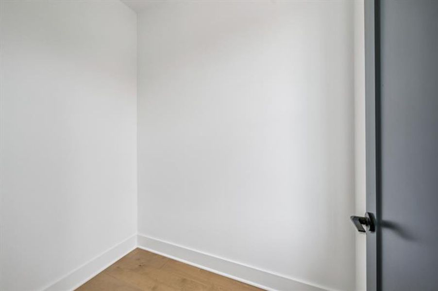 Spacious, unfurnished interior of a new home in , Atlanta (Image 35).
