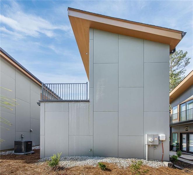 Exterior details and patio area of a home in , Union City (Image 20).
