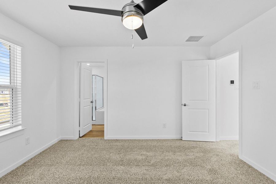 Spacious, unfurnished interior of a new home in Grand West, Houston (Image 16).