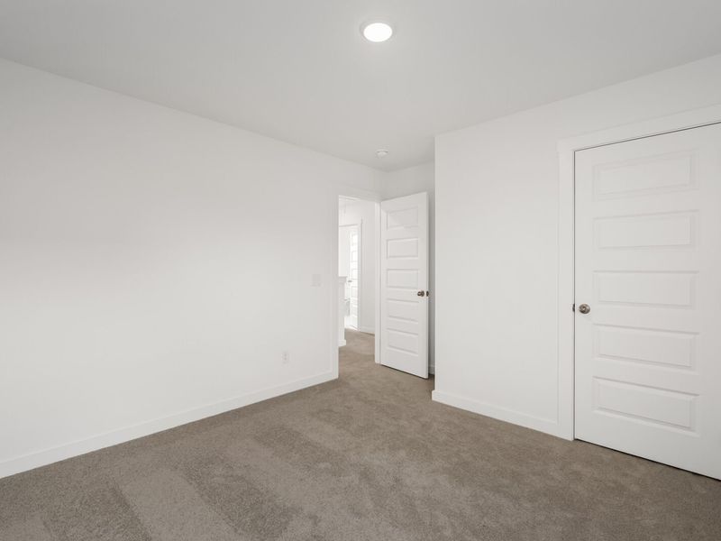 Spacious, unfurnished interior of a new home in Sage Farms, White House (Image 33).