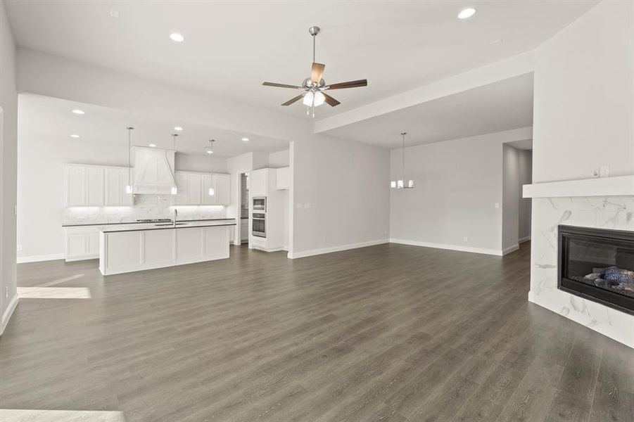 13. 2109 Clairmount - Family (2)