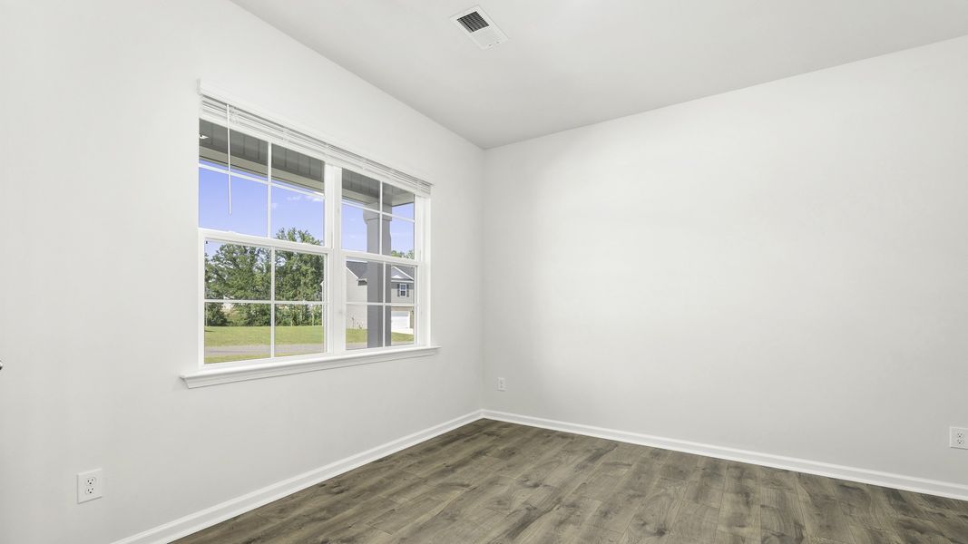 Spacious, unfurnished interior of a new home in Forest Creek, Winston-Salem (Image 9).
