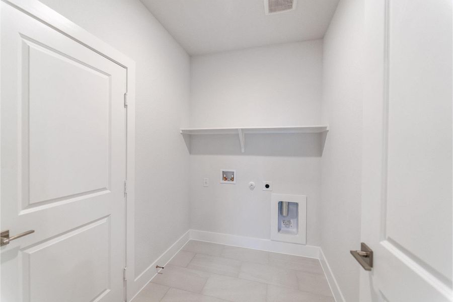 Spacious, unfurnished interior of a new home in Lariat, Liberty Hill (Image 15).