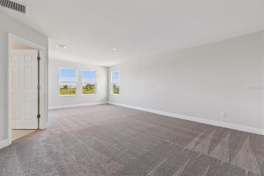 Spacious, unfurnished interior of a new home in Mirada, San Antonio (Image 14).