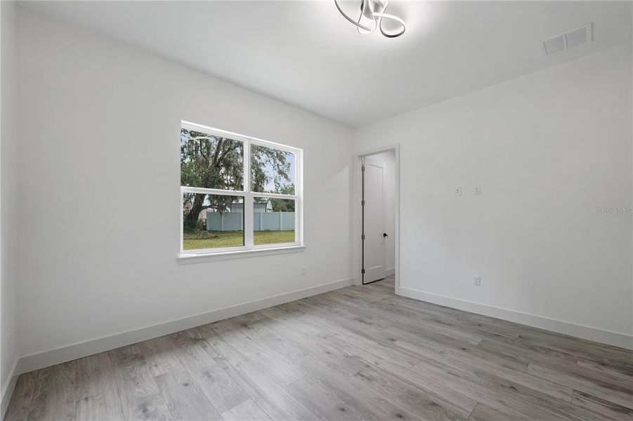 Spacious, unfurnished interior of a new home in , Leesburg (Image 39).