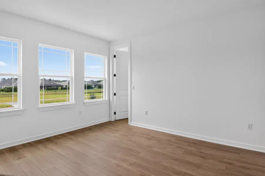 Spacious, unfurnished interior of a new home in Ardisia Park, New Smyrna Beach (Image 21).