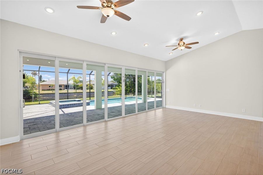 Spacious, unfurnished interior of a new home in Cape Coral, Cape Coral (Image 17).