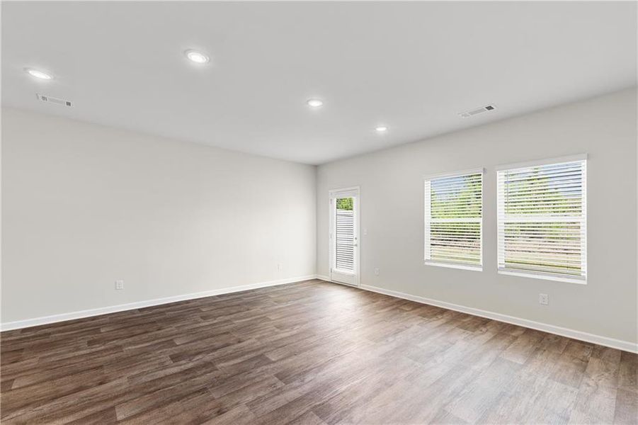 Spacious, unfurnished interior of a new home in The Grove At Mundy Mill, Gainesville (Image 12).