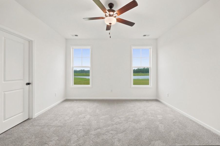 Spacious, unfurnished interior of a new home in Edgefield, Loris (Image 29).