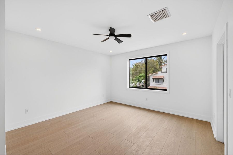25-web-or-mls-699A8695