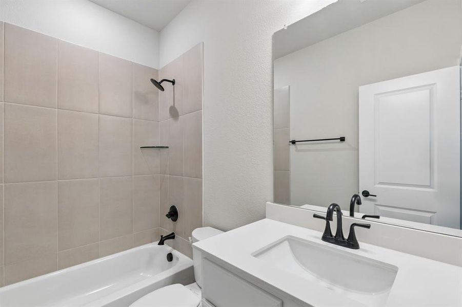 Furnished interior view inside a new home in Ellis Ranch Estates, Waxahachie (Image 7).
