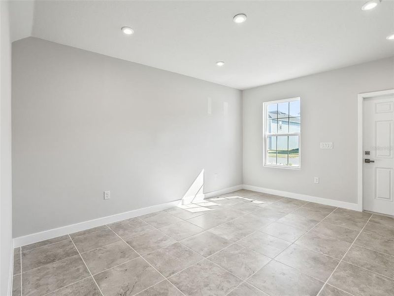 Spacious, unfurnished interior of a new home in , Lady Lake (Image 21).