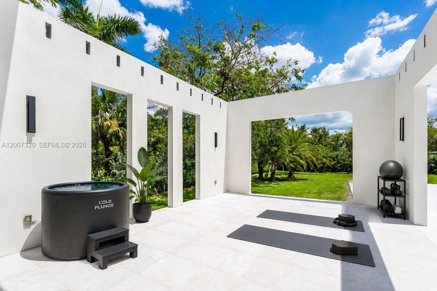 Exterior details and patio area of a home in , Pinecrest (Image 21).