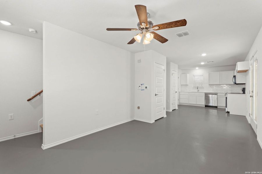 Spacious, unfurnished interior of a new home in , San Antonio (Image 14).