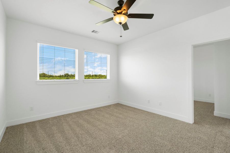 Spacious, unfurnished interior of a new home in Riceland, Mont Belvieu (Image 24).