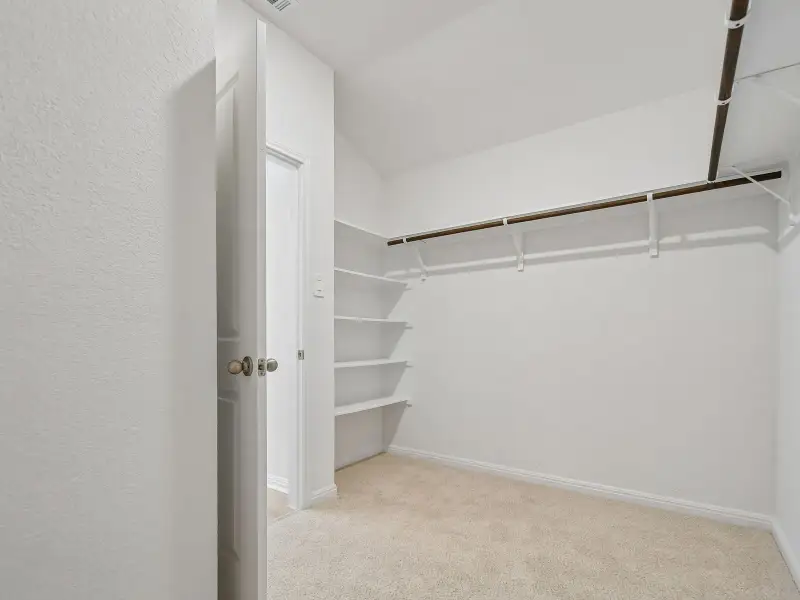Spacious, unfurnished interior of a new home in Waterstone Crossing, Kyle (Image 10).