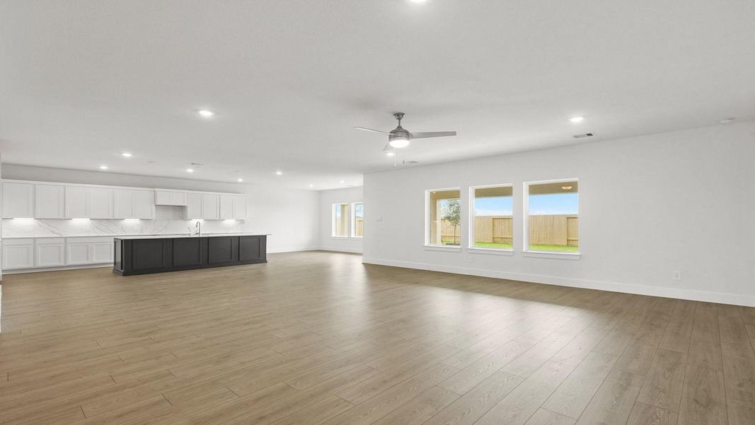 Spacious, unfurnished interior of a new home in Riverside Estates, Mont Belvieu (Image 22).