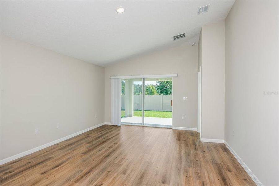 Spacious, unfurnished interior of a new home in Villa Mar, Winter Haven (Image 11).