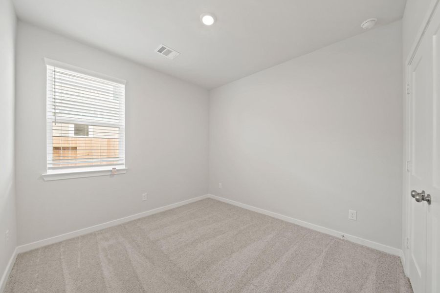 Spacious, unfurnished interior of a new home in Russell Ranch, Bay City (Image 27).