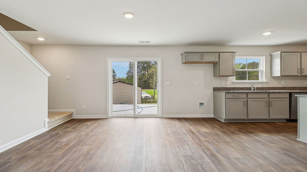 Spacious, unfurnished interior of a new home in Hunter's Branch, Hopkins (Image 13).