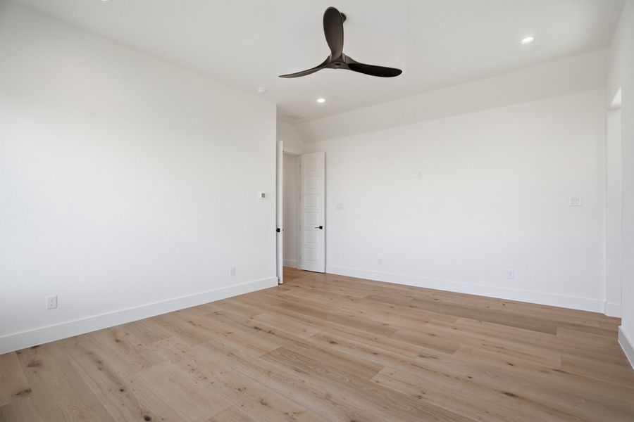 Spacious, unfurnished interior of a new home in Summit Ranch, Aledo (Image 41).