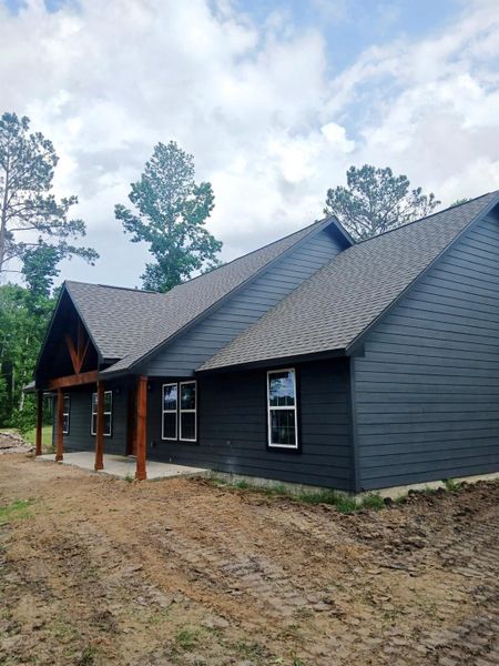 Exterior details and patio area of a home in , Liberty (Image 14).