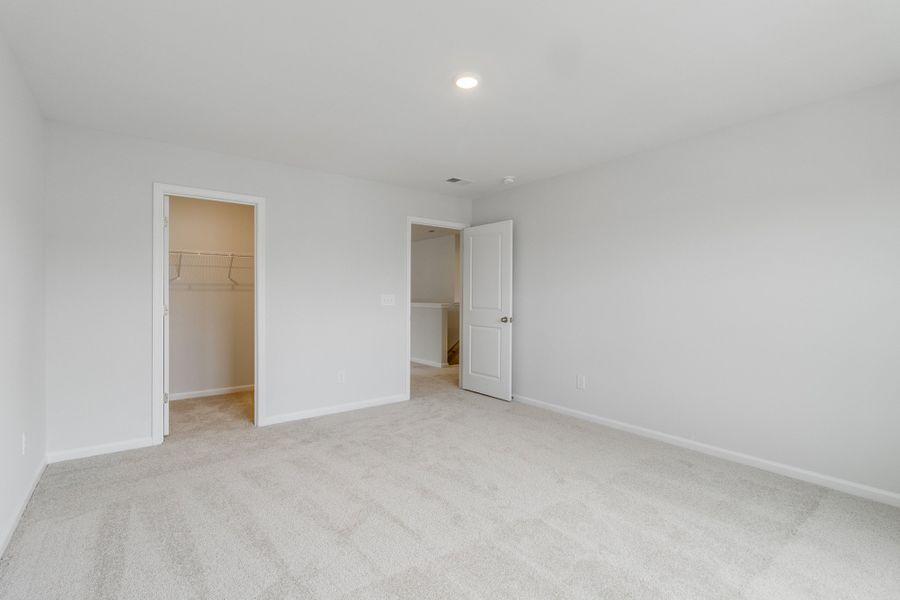 Spacious, unfurnished interior of a new home in Ellington, Elgin (Image 32).