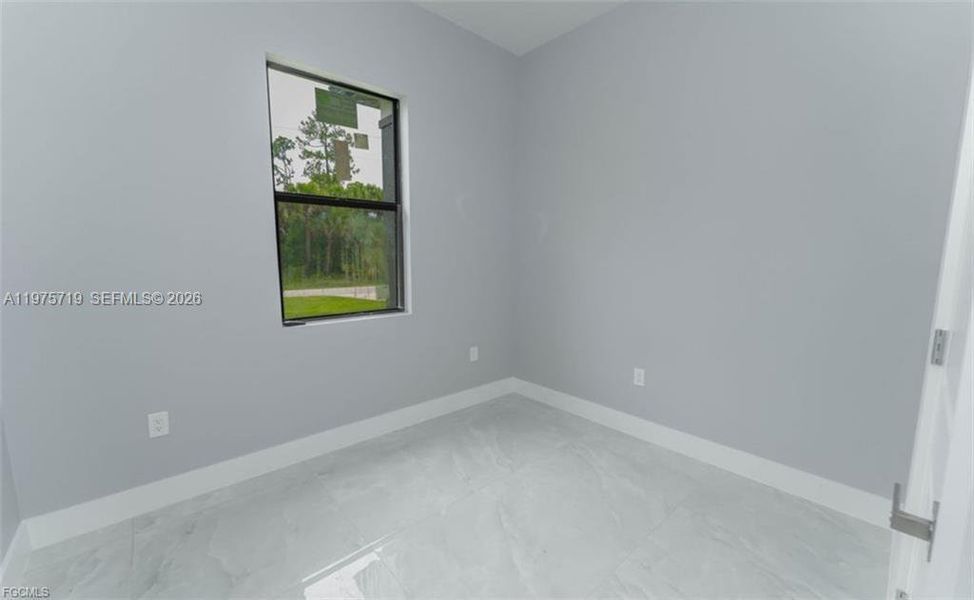 Spacious, unfurnished interior of a new home in , Lehigh Acres (Image 6).