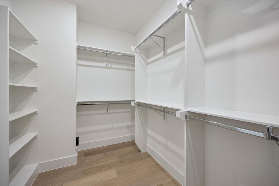 Spacious, unfurnished interior of a new home in , Houston (Image 13).