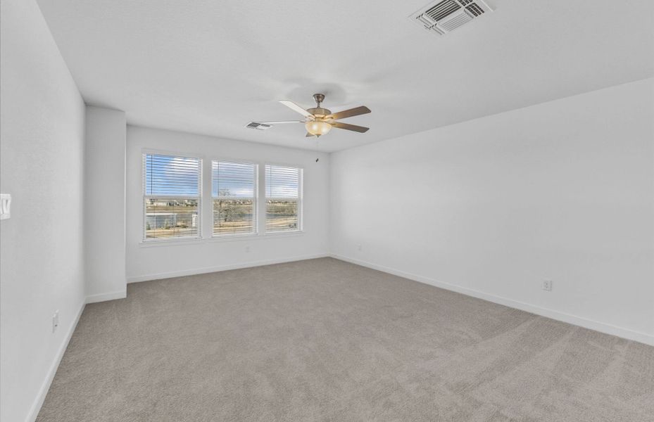 Spacious, unfurnished interior of a new home in Santa Rita Ranch, Liberty Hill (Image 43).